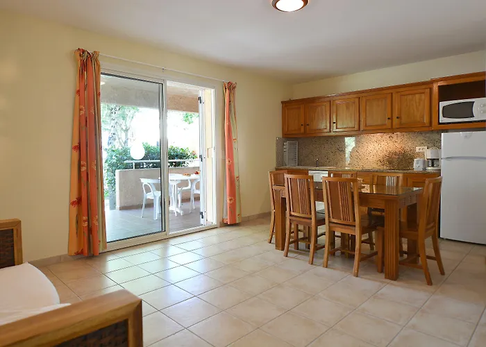 奥鲁码头假日村庄酒店