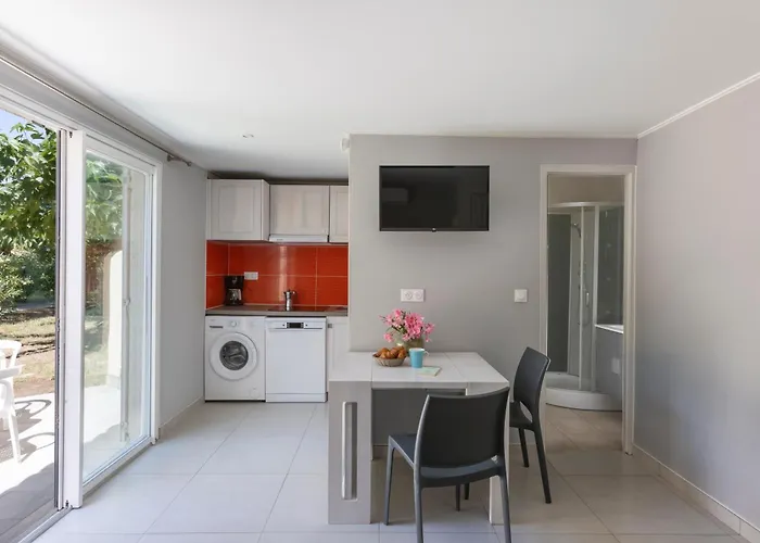 奥鲁码头假日村庄酒店 4*